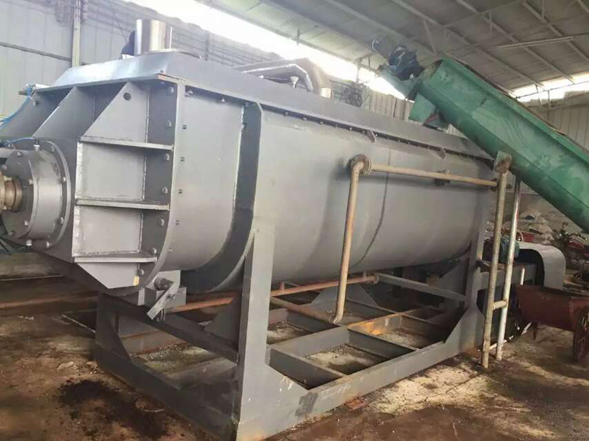 工作中的汙泥（ní）槳葉幹燥機